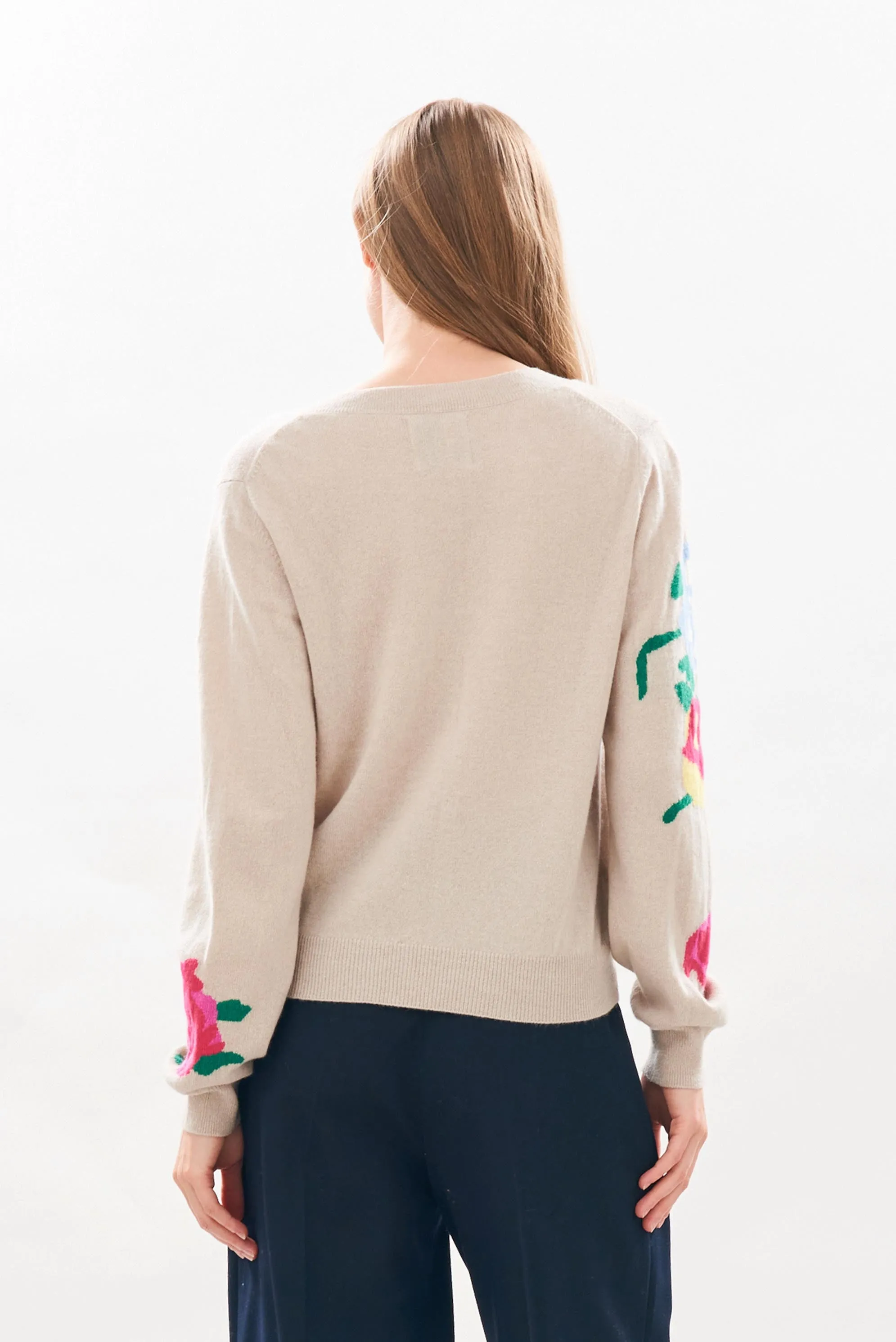 Cashmere Flower Vee in Fawn