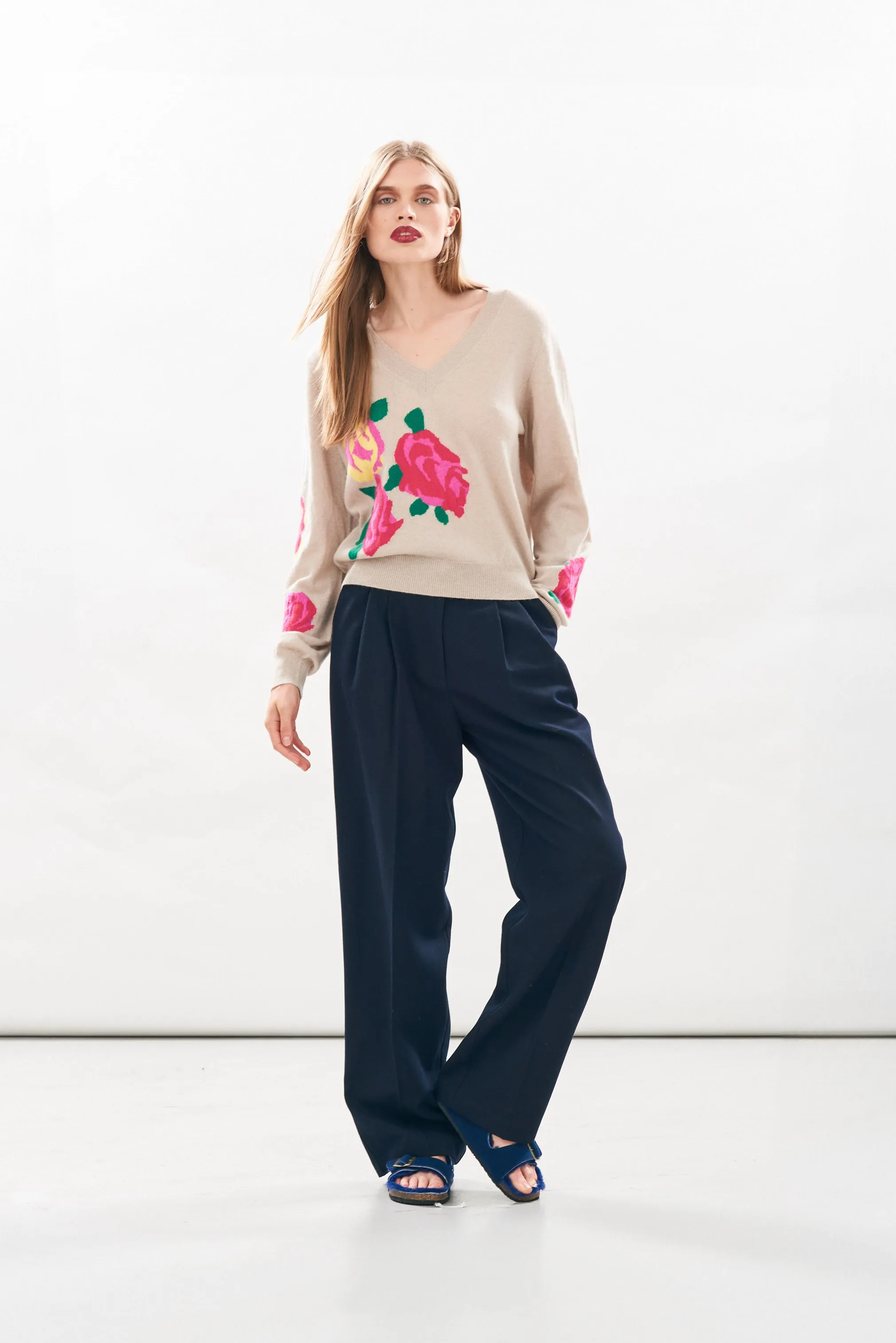 Cashmere Flower Vee in Fawn
