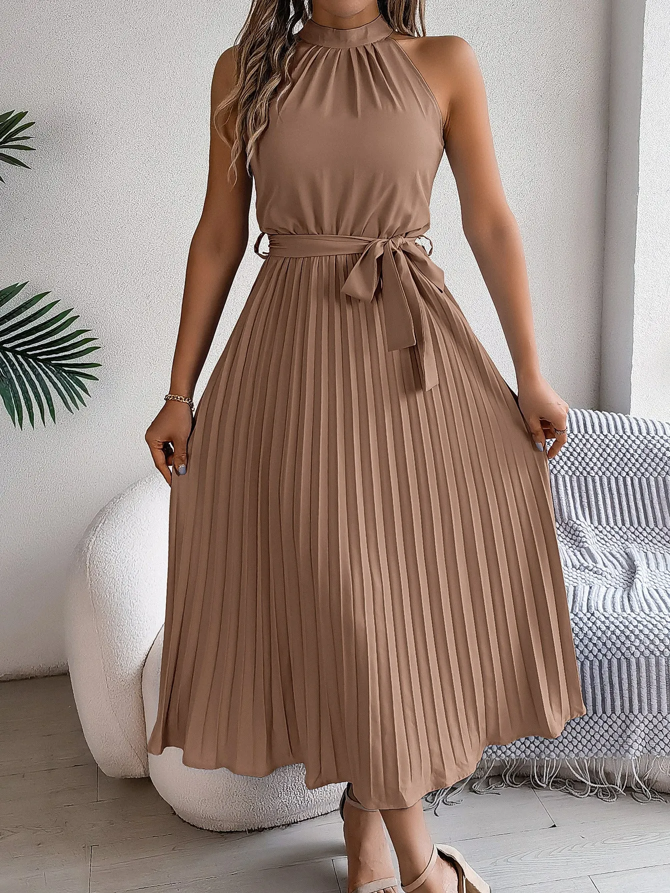 Elegant stand collar sleeveless waist long dress