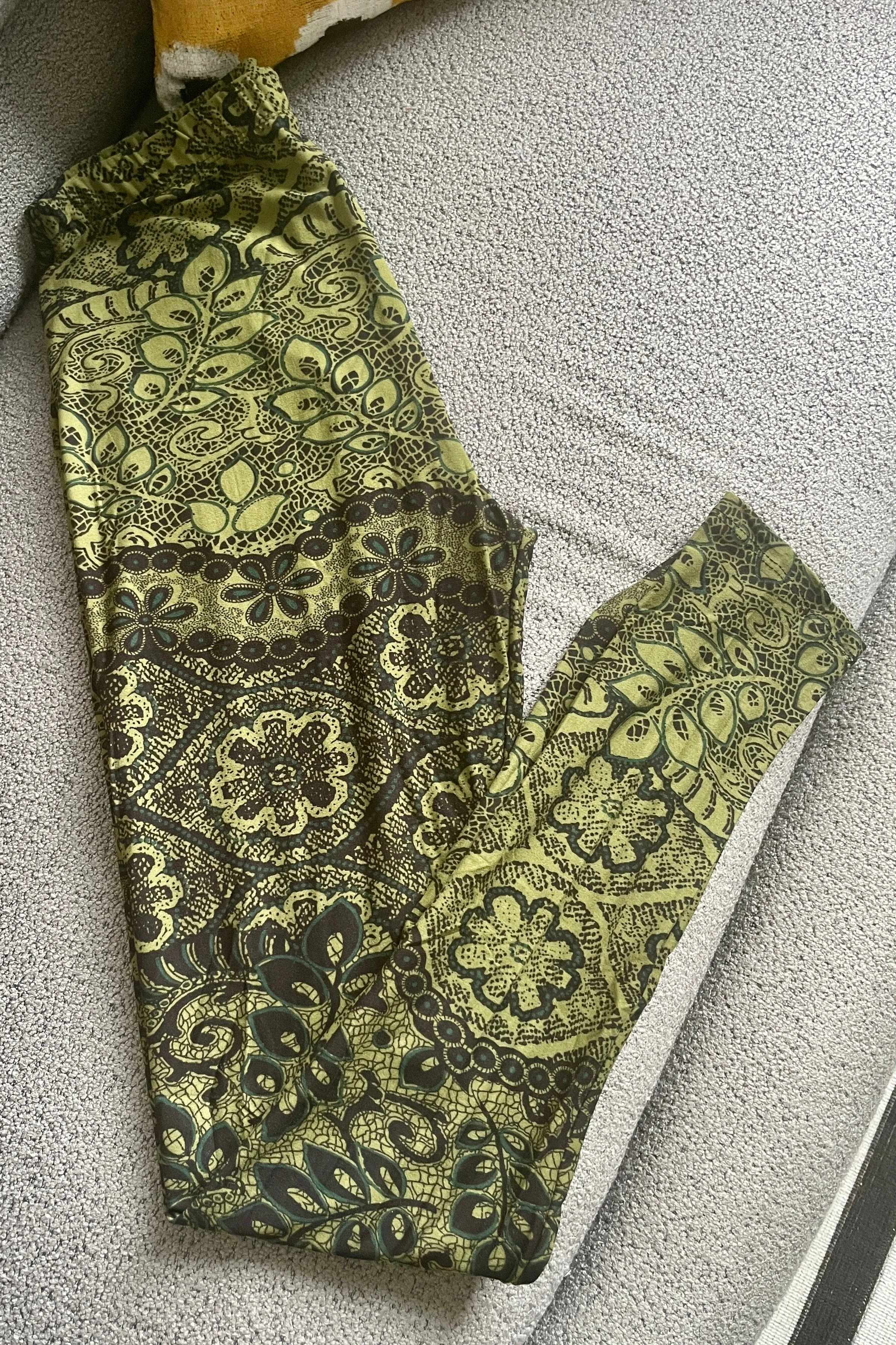 Olive Lace Print Leggings
