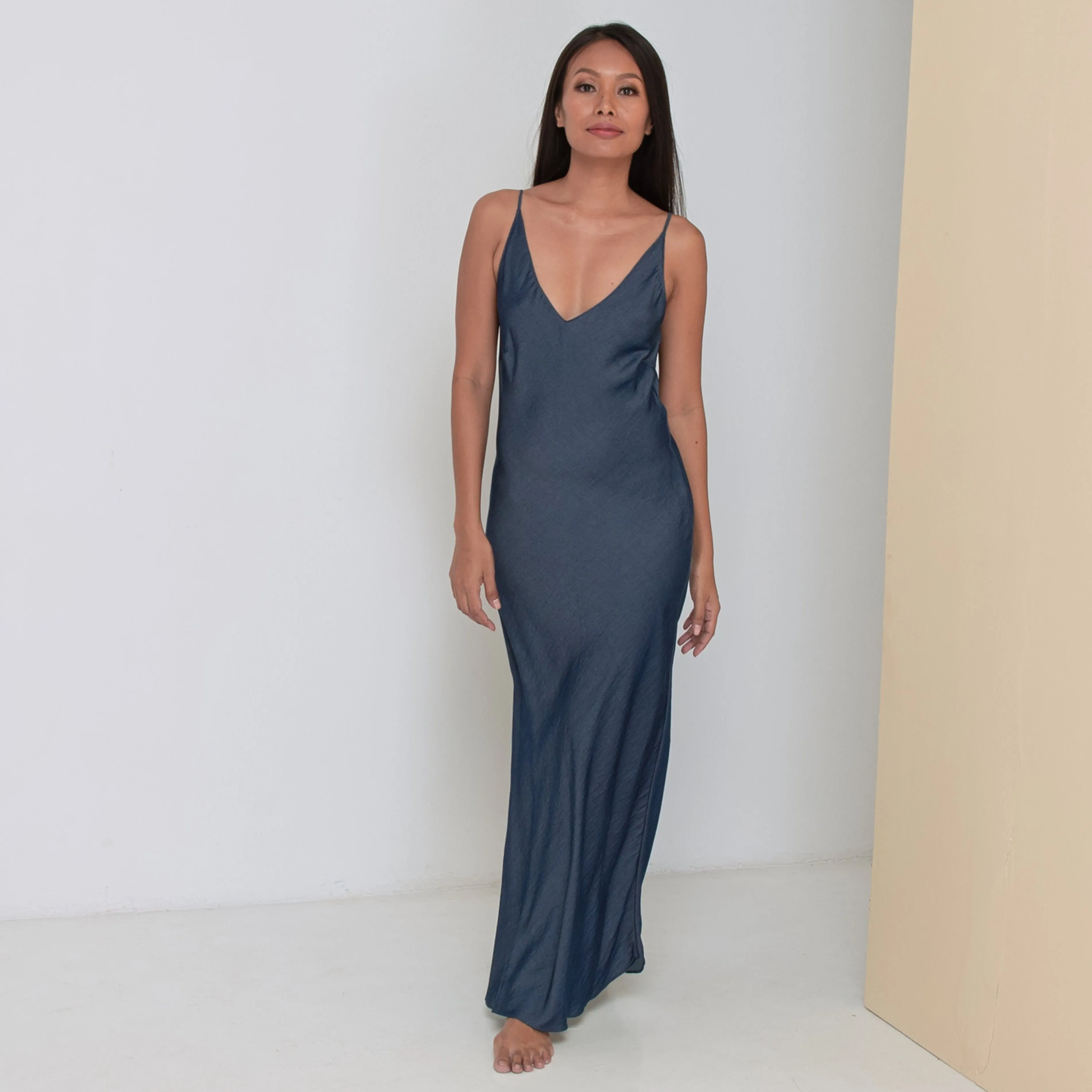 RINKI V LONG SLIP DRESS - Tencel Denim | Blue