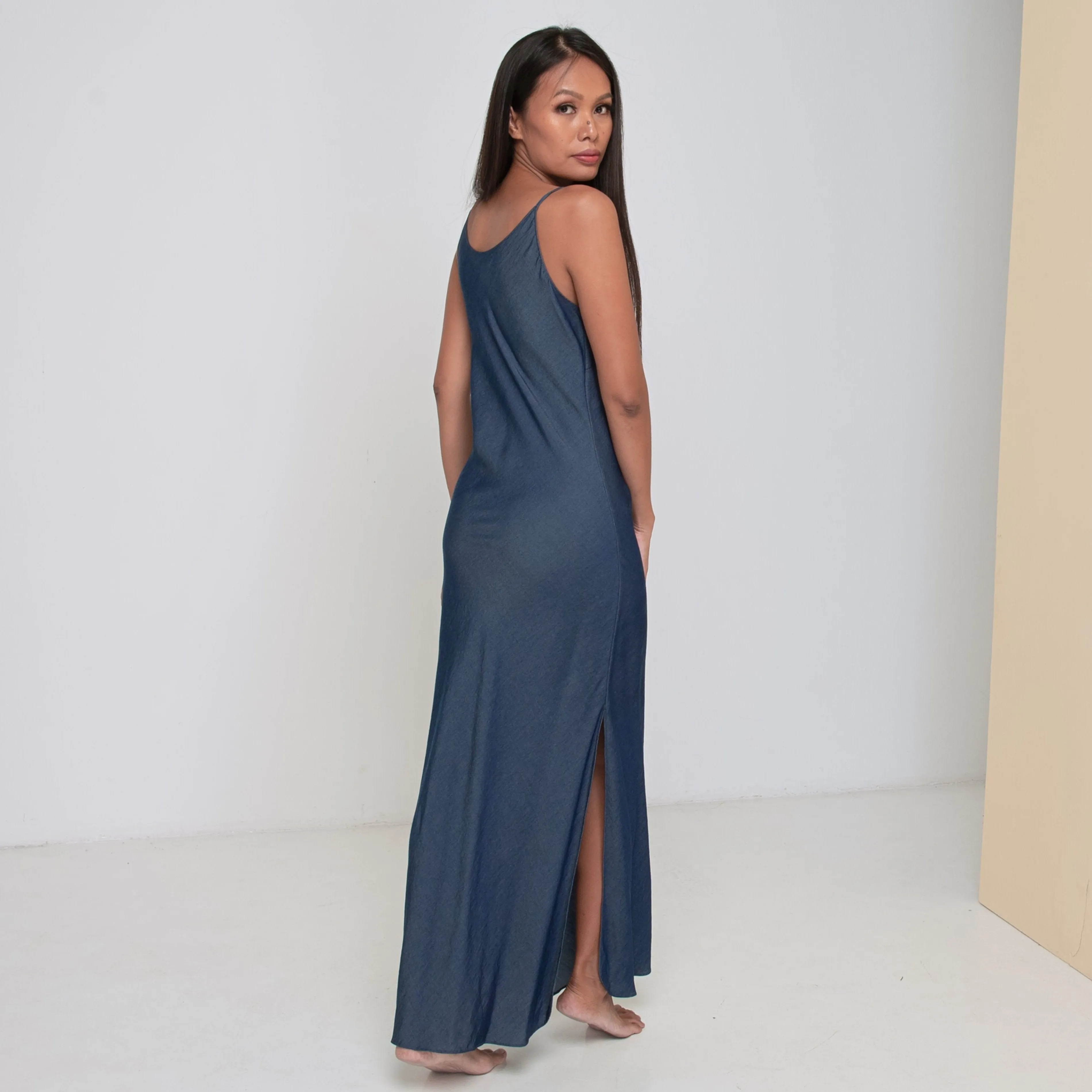 RINKI V LONG SLIP DRESS - Tencel Denim | Blue