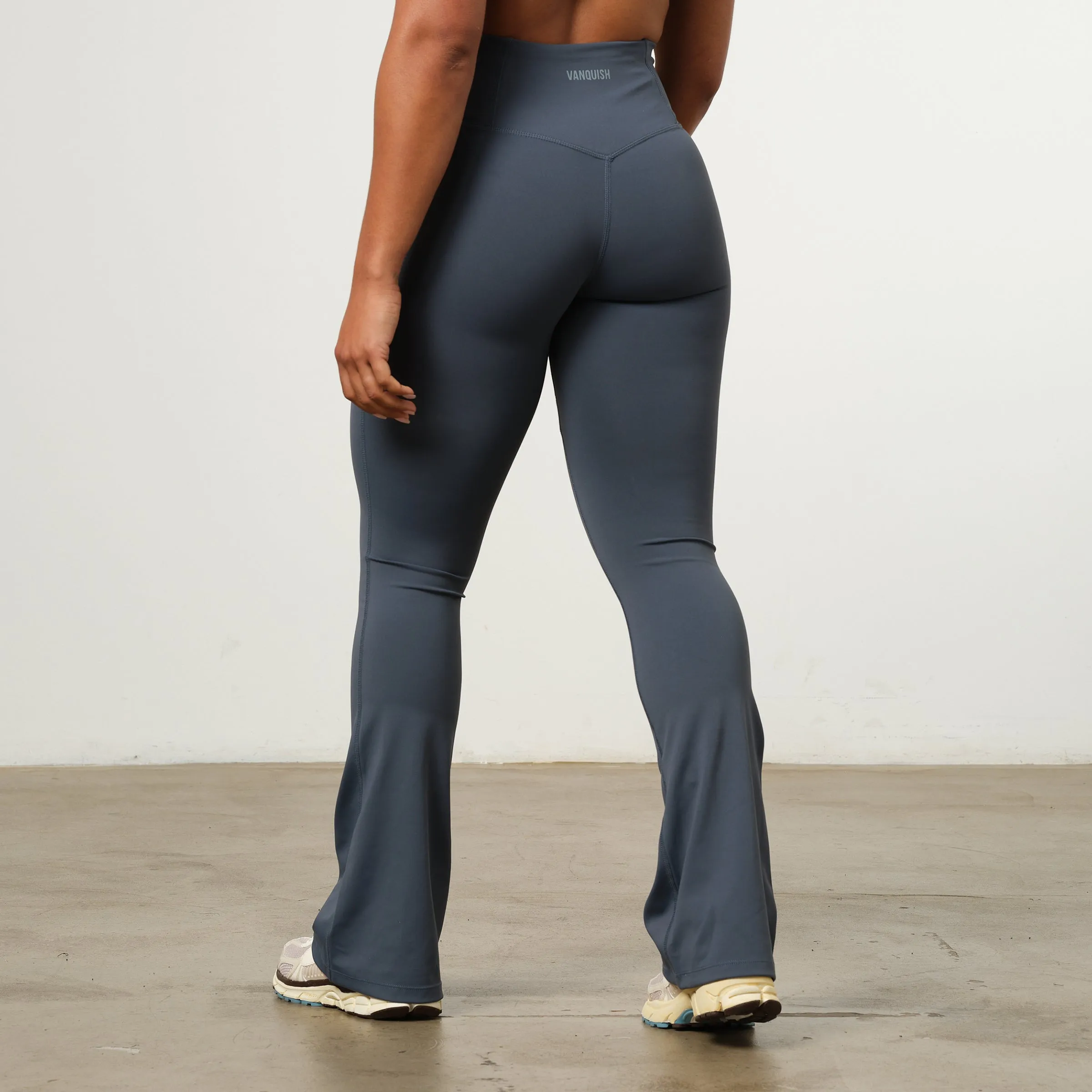 VANQUISH ENHANCE STEEL BLUE PETITE HIGH-WAIST FLARED LEGGING